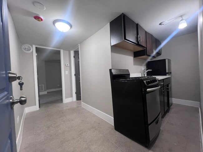 Photo - 3353 W Warren Blvd