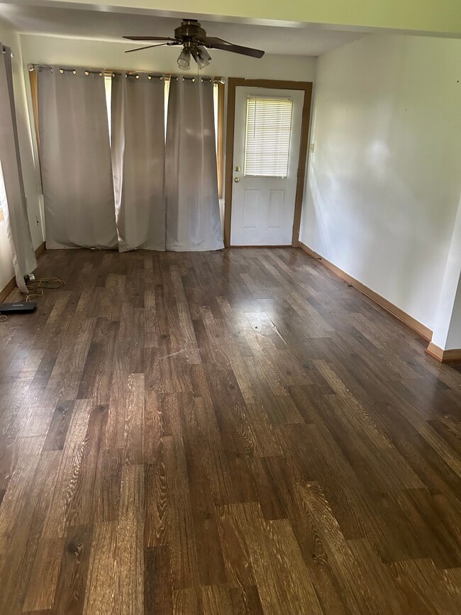 Living room - 518 Jones St