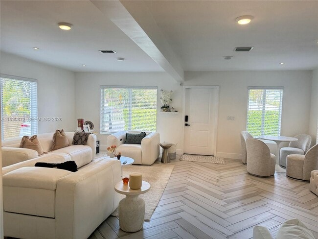 Photo - 44 NW 40th St