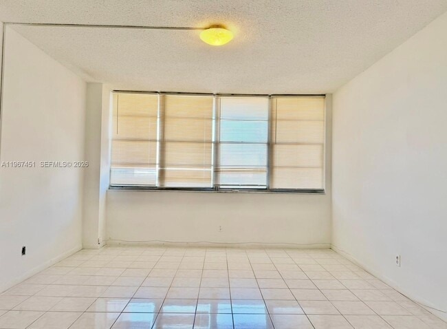Photo - 2025 NE 164th St Unit 706