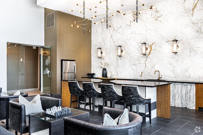 Club Lounge - The Brentwood