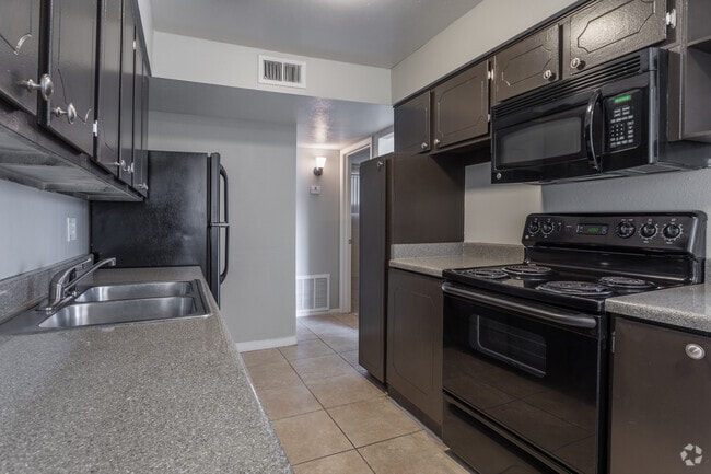 1BR, 1BA - 690 SF