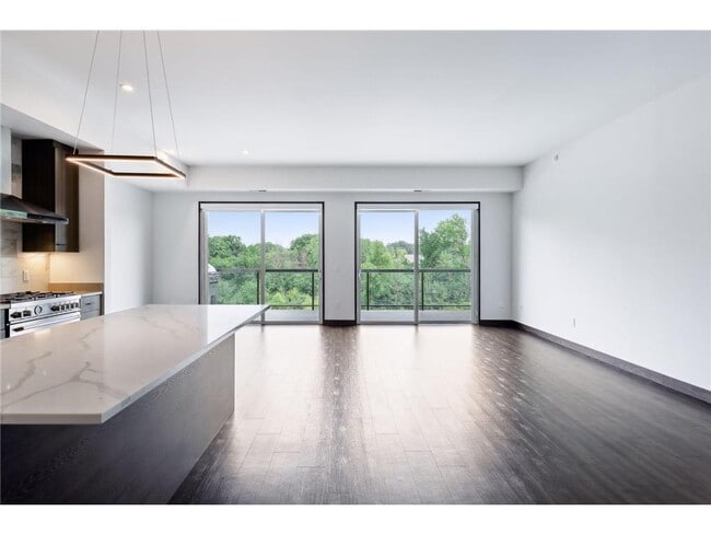 Photo - 253 Lake St E Unidad 307