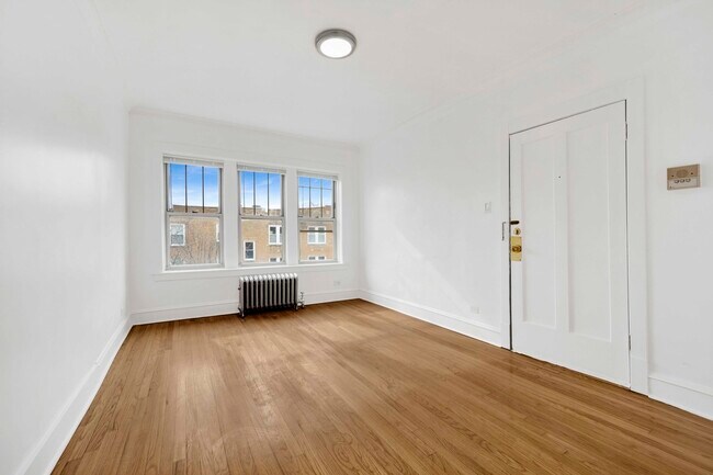 Photo - 4742 W Roscoe St Unidad 3