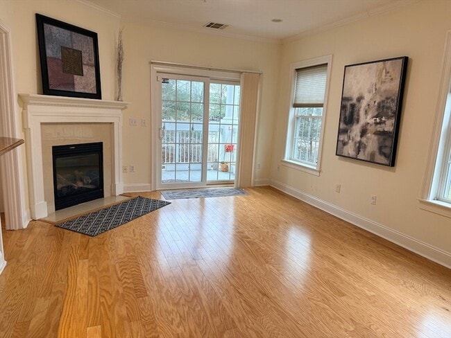 Building Photo - 2000 Davenport Ave Unit 2107