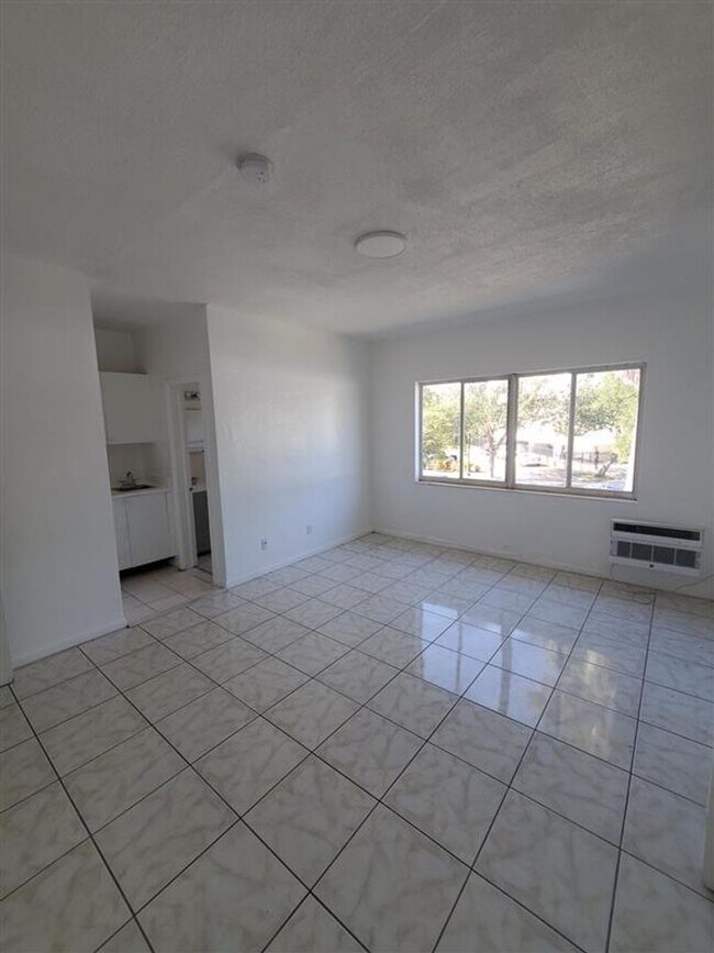 965-975 Biarritz Drive