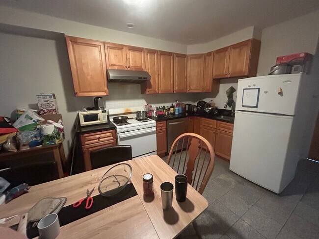 Photo - South End / Lower Roxbury 4 Bed – In-Unit Laundry – Porch – No Fee