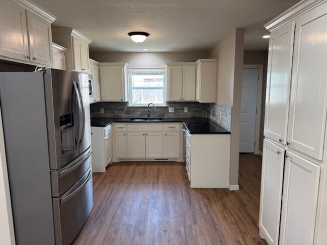 Photo - 3 bed 2 full bath 2 story duplex in Norman! ready for move in!