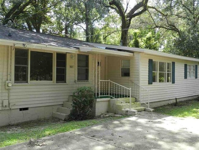 Building Photo - 3015 Thomas Dr Rental