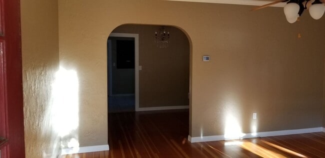 Photo - 320 S School St Casa