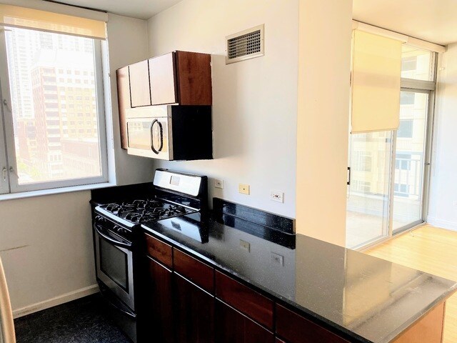 600 N Dearborn St Unit 811