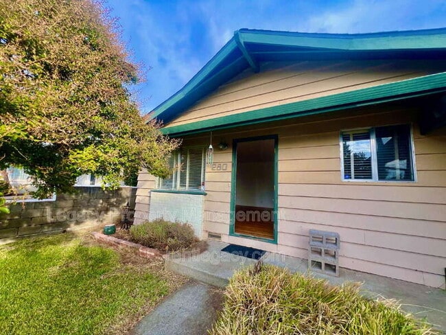 Photo - 280 Markham Ave