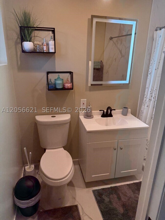Photo - 940 NE 155th St