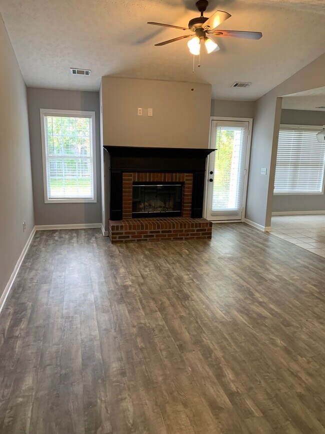 Photo - 2155 Herndon St