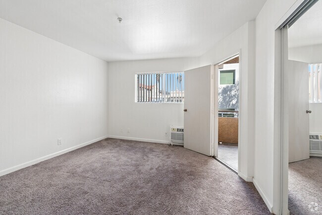 1BR, 1BA - 600SF - Bedroom