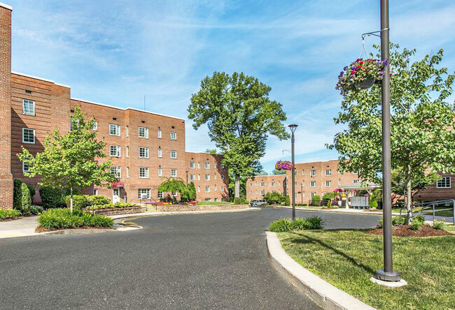 Exterior del parque forestal - Forest Park Apartments