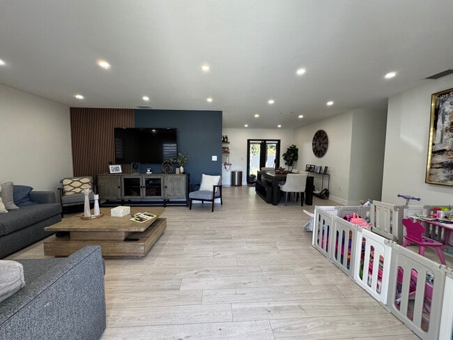 Photo - 10231 Dolphin Rd