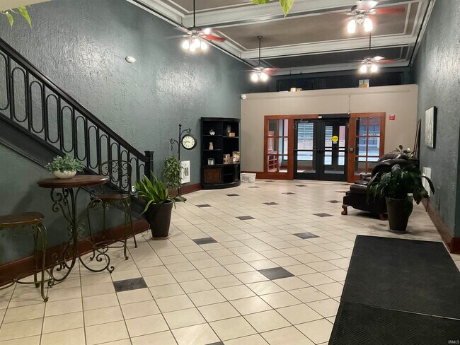 Photo - 112 W Washington Blvd Unit 319