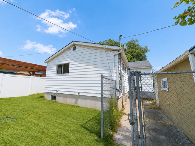 Photo - 2898 S McClelland St