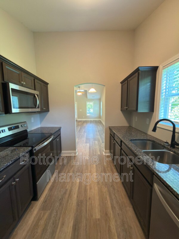 Photo - 200 Alexander St