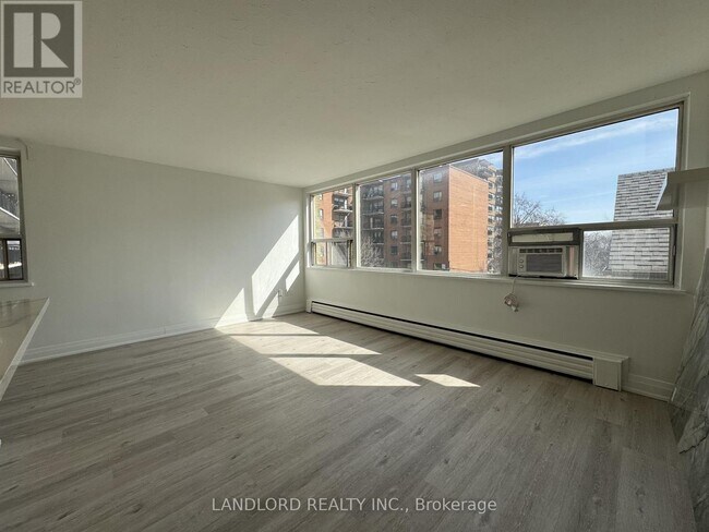 Photo - 140 Springhurst Ave Unité 41