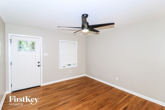Photo - 1712 Myrna Ln