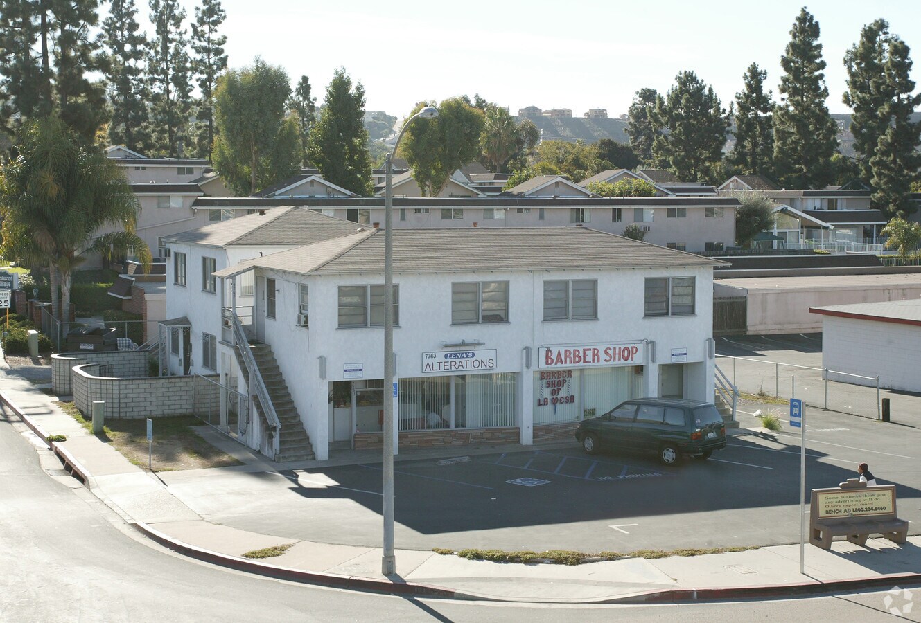 Photo - 4582-4584 Maple Ave