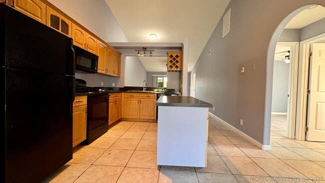 1290 Riverside Cir