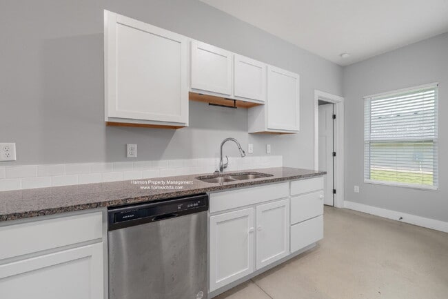 Photo - 2112 S Thatcher Ct