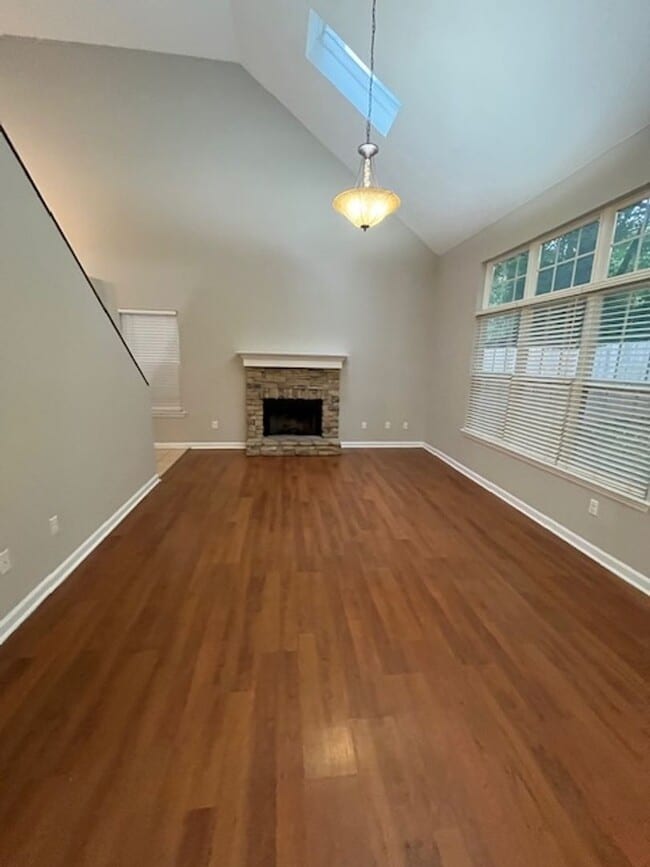 Photo - 3 Bedroom, 2.5 Bathroom in Lexington!