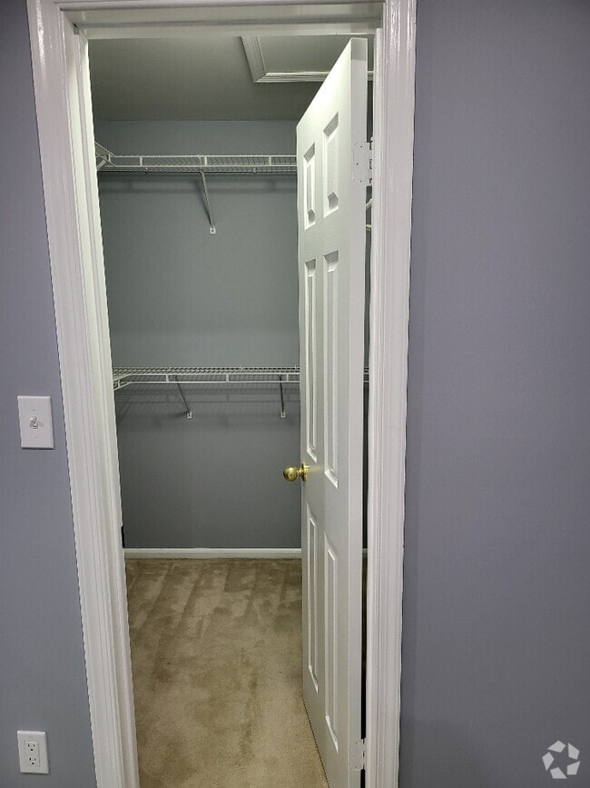 Building Photo - 6 Halstead Pl Rental