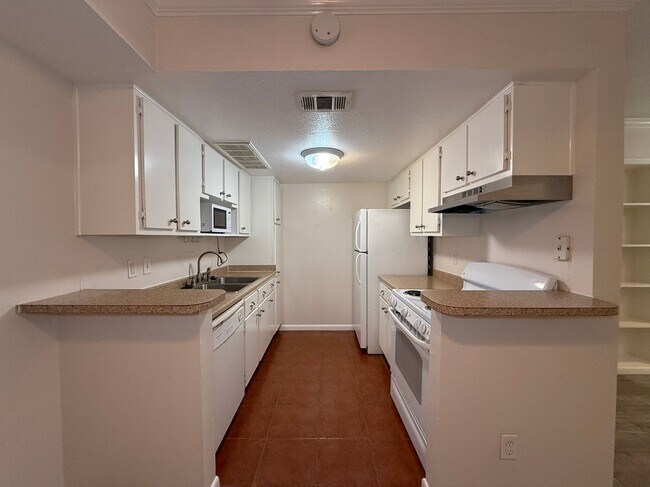 Photo - 2250 Bering Dr Apartamento