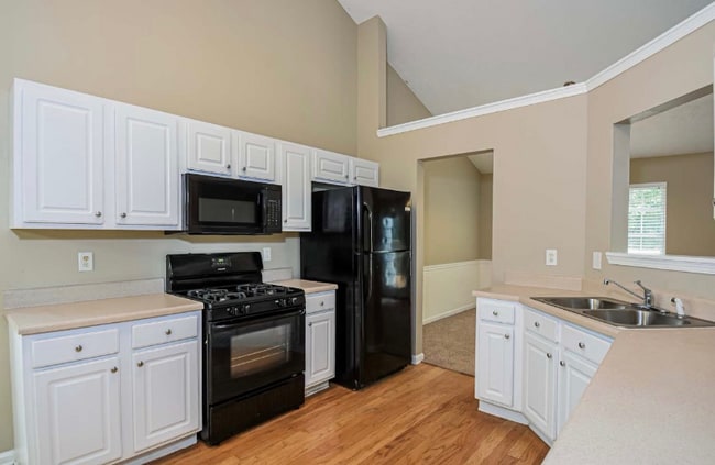 Photo - 1335 Heatherton Rd