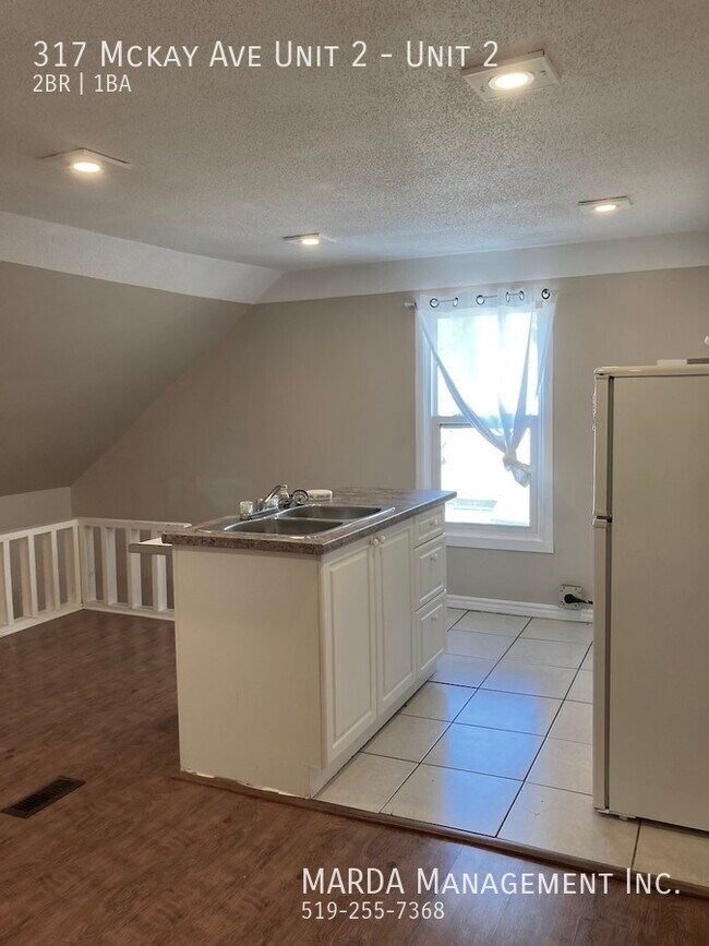 Photo - CHARMING 2-BEDROOM/1BATH BETWEEN WEST AND DOWNTOWN CAMPUSES + HYDRO Unit 2