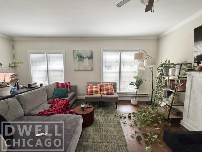 Building Photo - 732 W Roscoe St