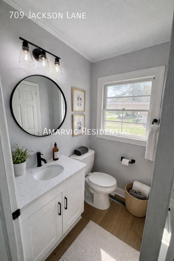 Photo - 709 Jackson Ln