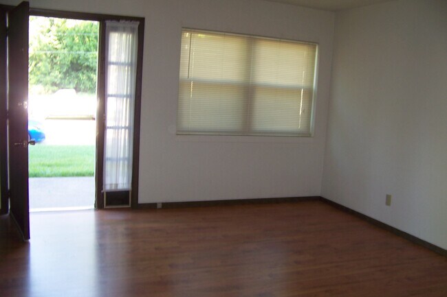 Photo - 111 Pin Oak Dr