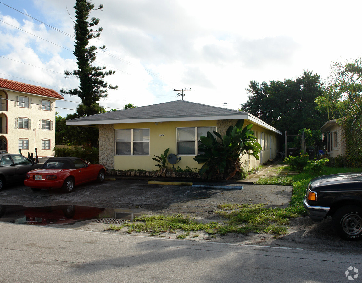 Photo - 1050 NE 9th Ave Apartments
