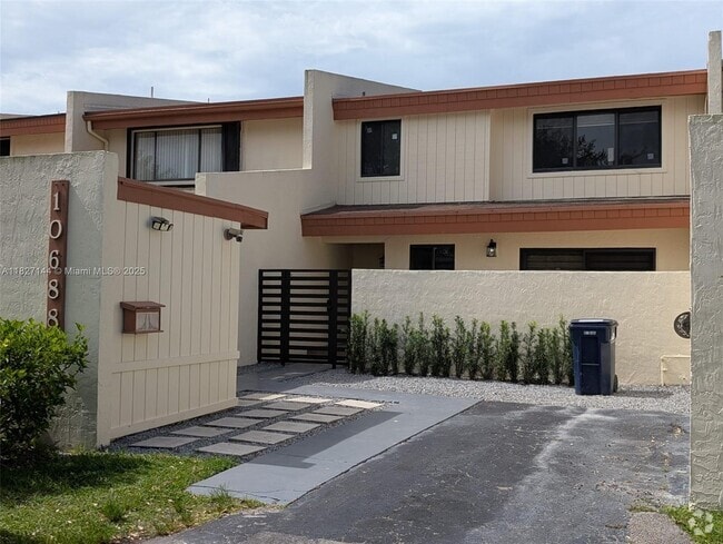Building Photo - 10688 SW 76th Terrace Rental