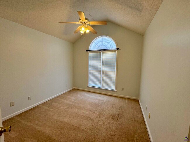 Photo - 505 Dorothy Ct