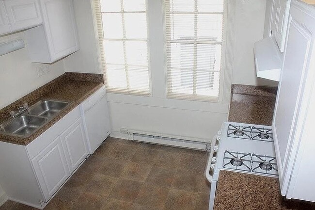 Kitchen - 236 Sydney St SE Unit DuplexUpstairs