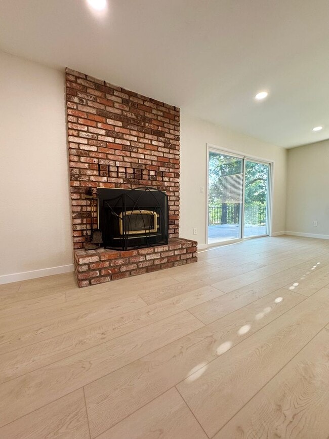 Photo - Live in West Redding!!