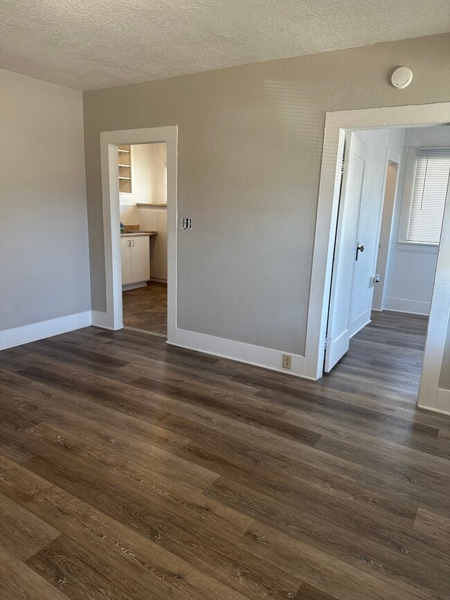 Photo - 416 W 11th St