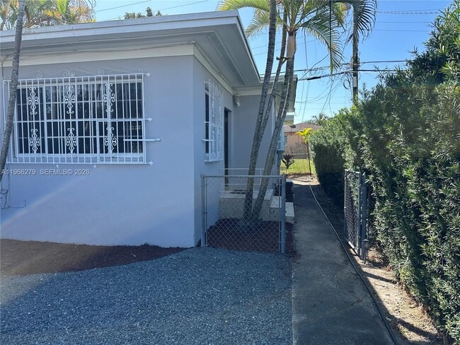 Photo - 3630 SW 26th St Unidad REAR House