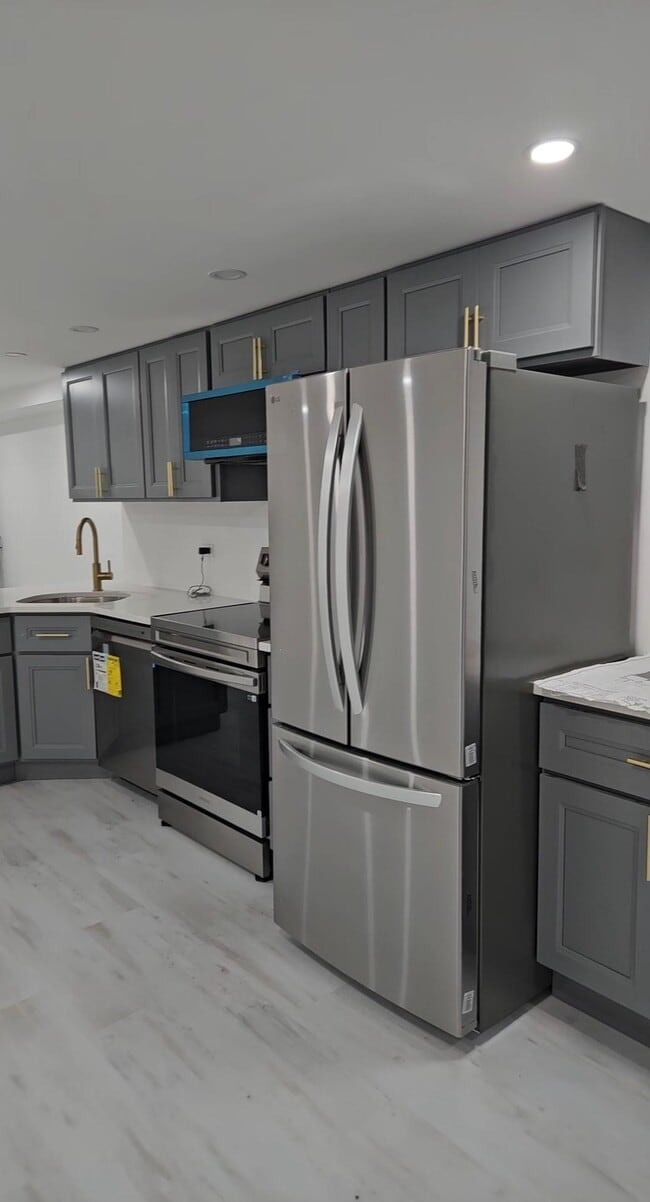 Building Photo - 745 E 39th St Unit 1