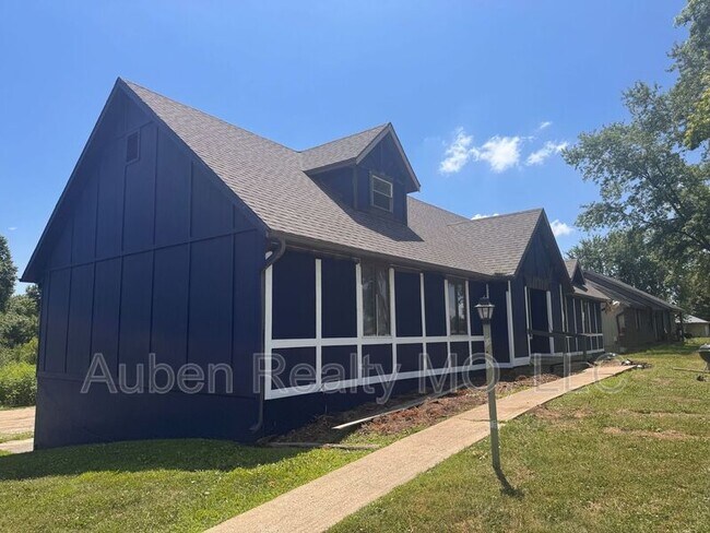 11763 Wood Oak Ave Unit Units 1-5