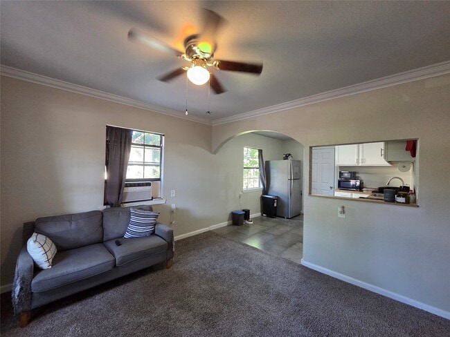 Photo - 10209 Palestine St