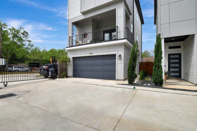 Photo - 1106 Paul Quinn St