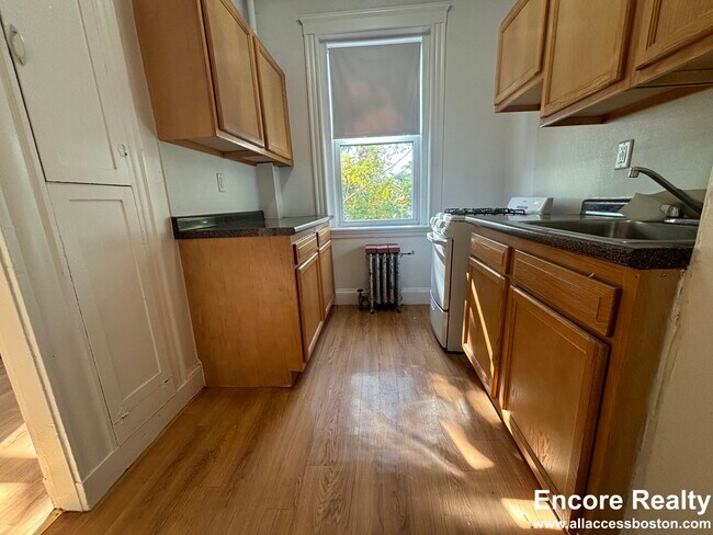 Photo - 145 Chiswick Rd Unit #12