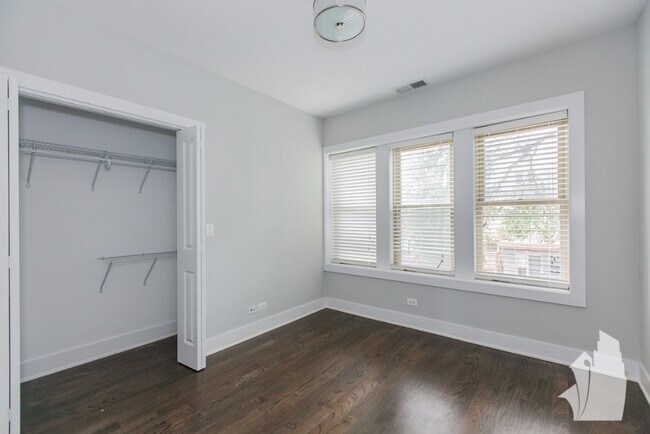 Photo - 3917 N Janssen Ave Unidad 2E